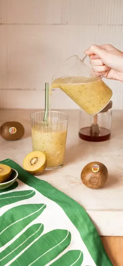 Jus de kiwi jaune, citron vert et menthe